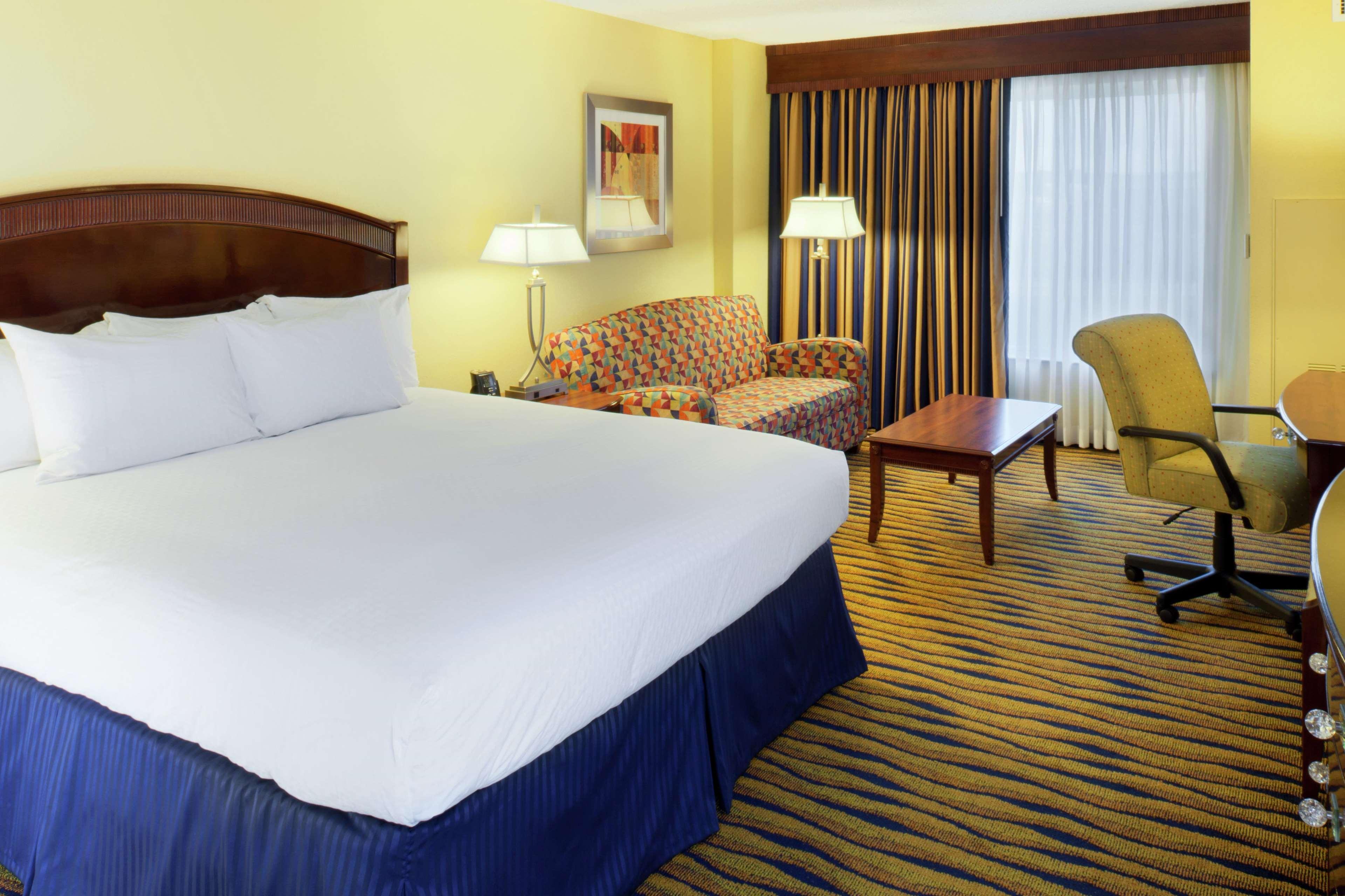 Doubletree By Hilton Greensboro Δωμάτιο φωτογραφία