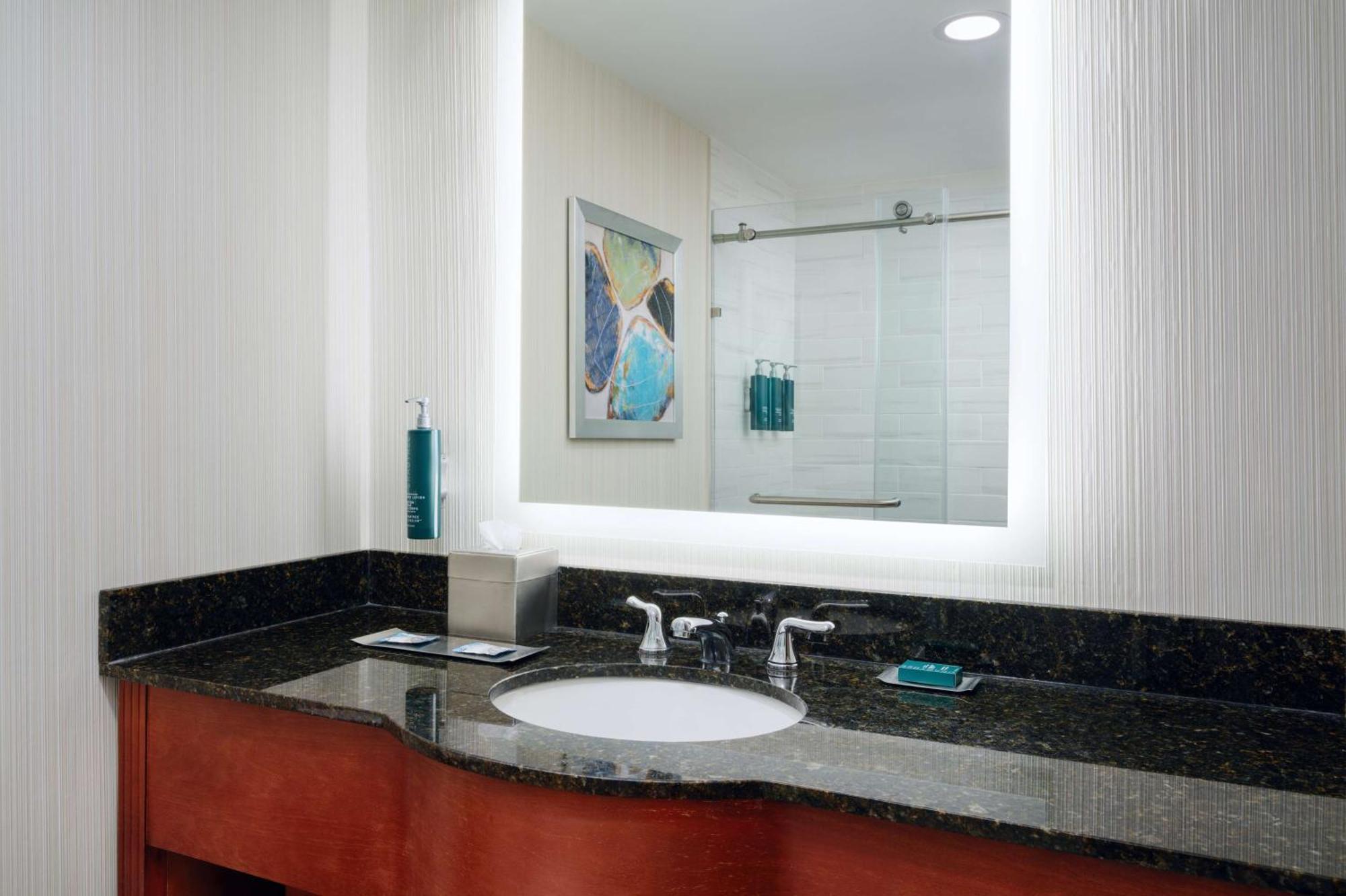 Doubletree By Hilton Greensboro Εξωτερικό φωτογραφία