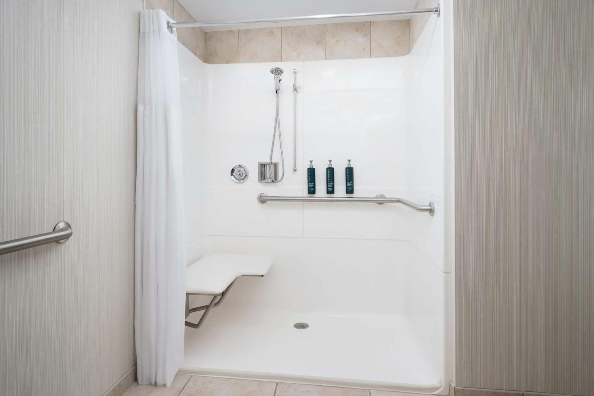 Doubletree By Hilton Greensboro Εξωτερικό φωτογραφία