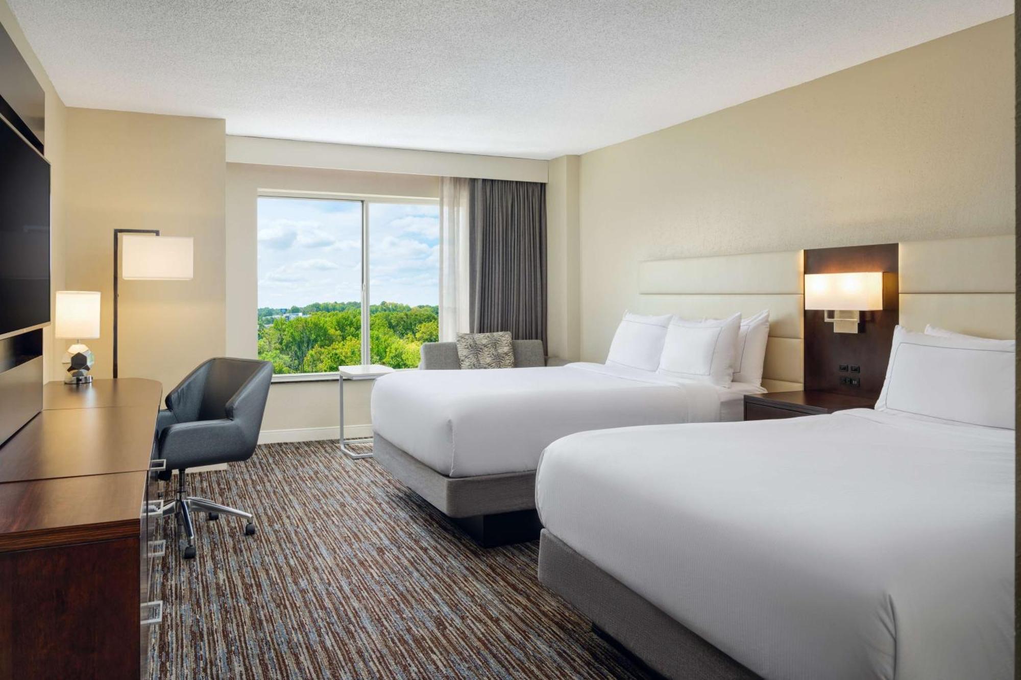 Doubletree By Hilton Greensboro Εξωτερικό φωτογραφία